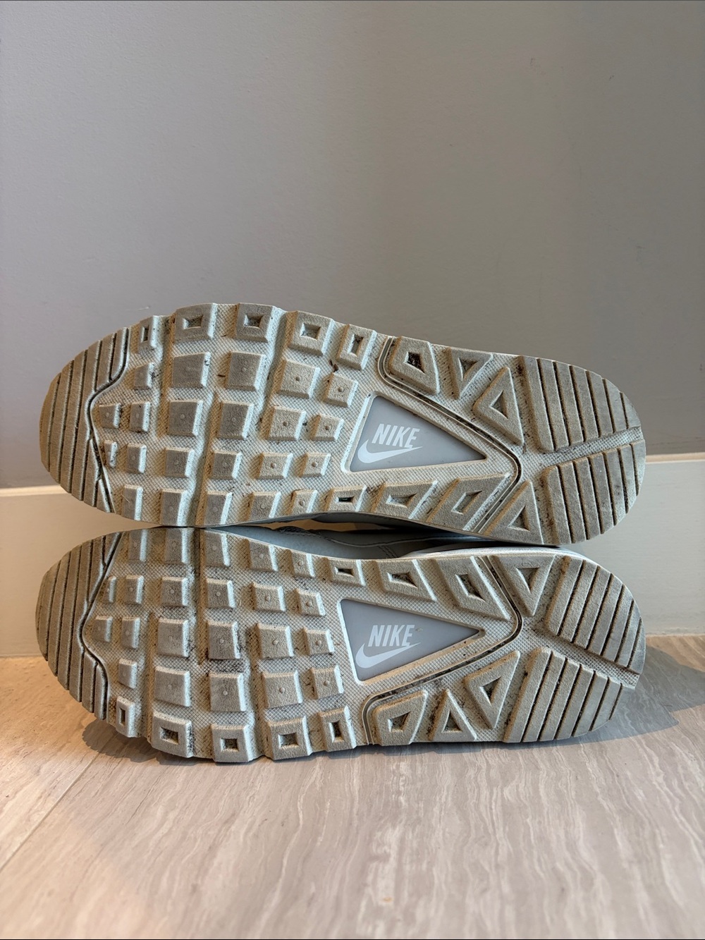 Nike Women's Air Max Women’s Sz 8 Sneakers - Picture 9 of 14
